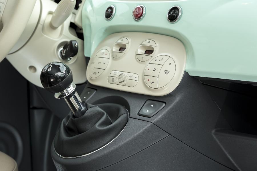 Детали интерьера Fiat 500C Cult 2014 года  (фото 34 из 44)